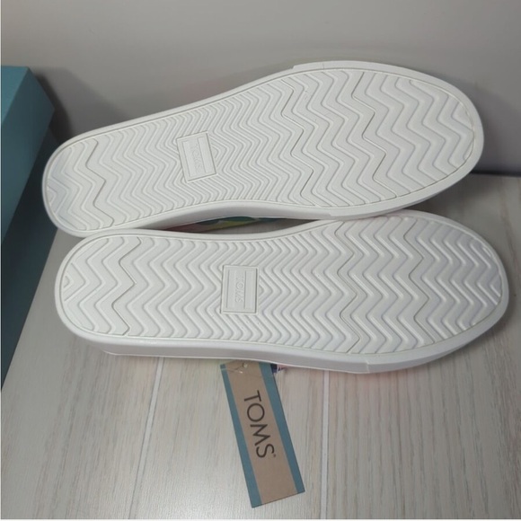 Toms Retro Flower slip ons - Picture 4 of 7